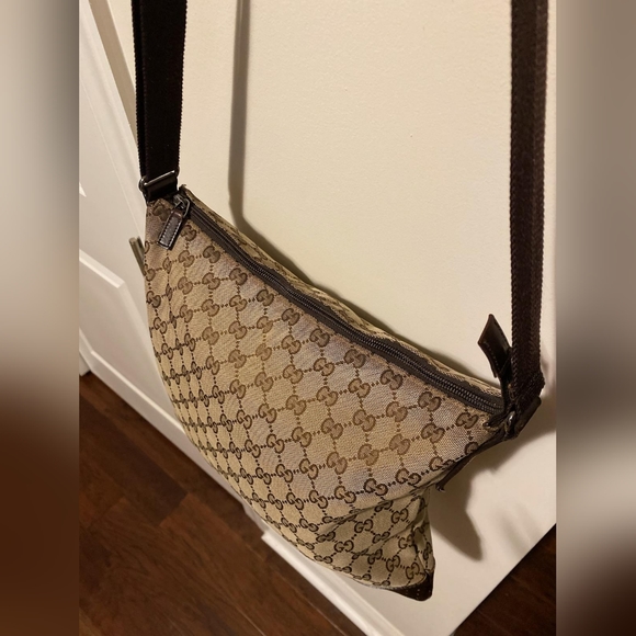 Authentic Gucci Crossbody - Picture 4 of 6
